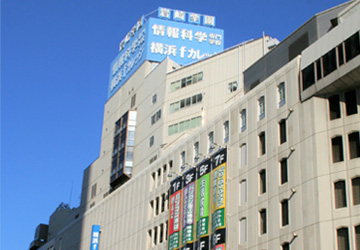 現代の岩崎学園外観