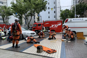 警察署ほかの関係機関と連携した
テロ対策合同訓練の模様