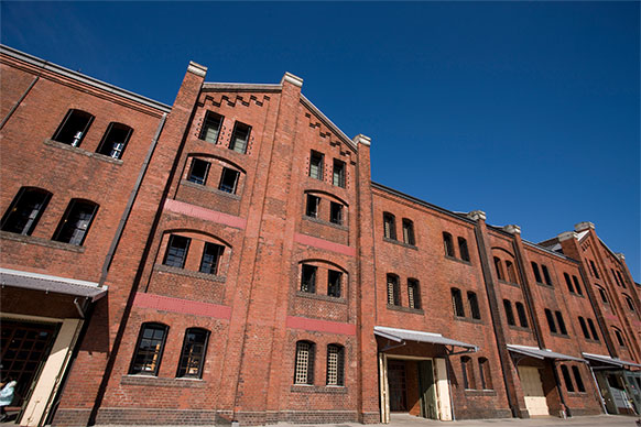 塗装工事。古びた建物