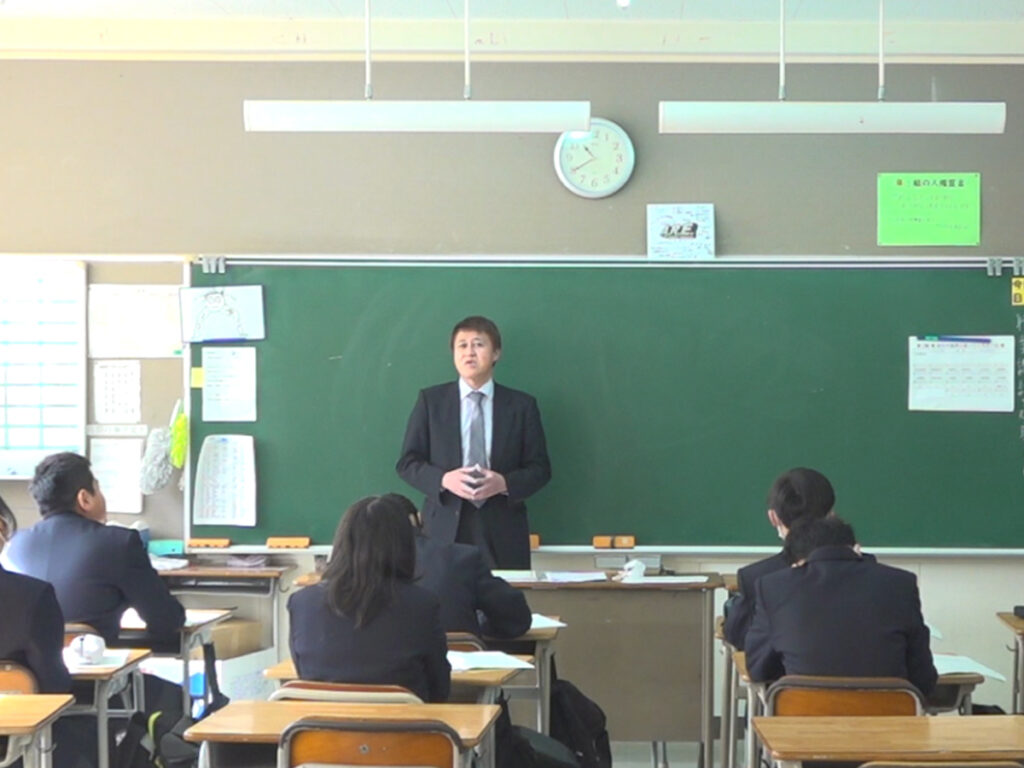 高倉さんが会社や職種を生徒に語る