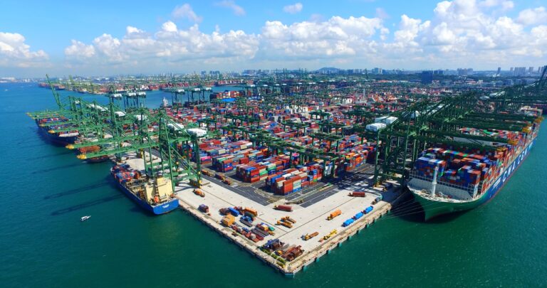 海上コンテナターミナル