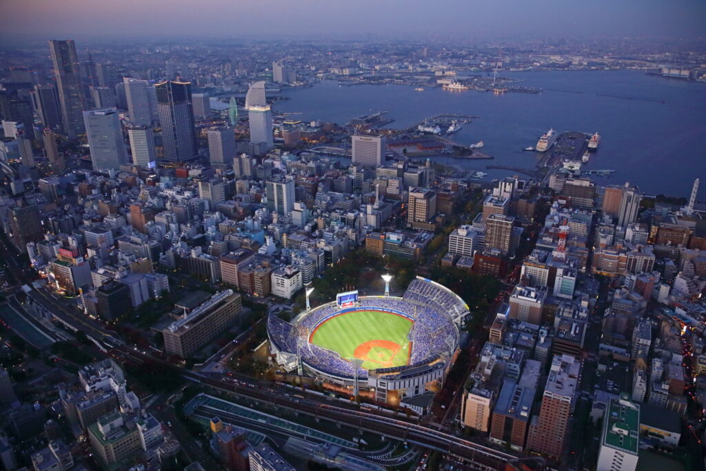 横浜スタジアムの遠景写真
