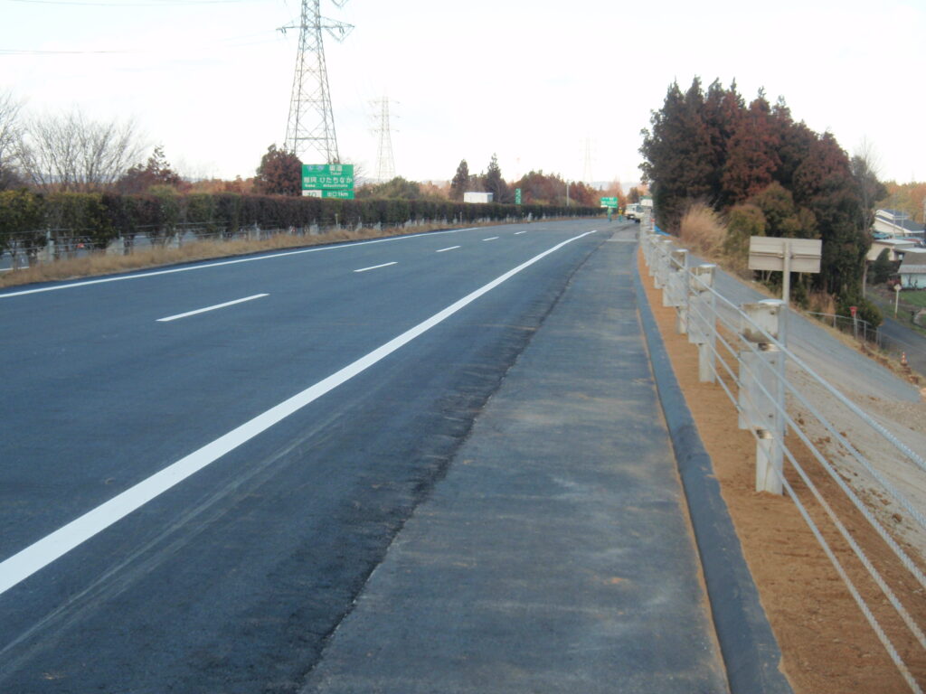 被災6日後の常磐自動車道