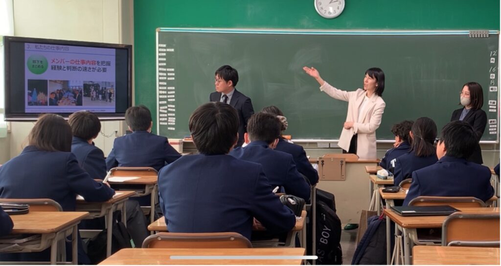 横浜市都岡中学校職業講話中の様子