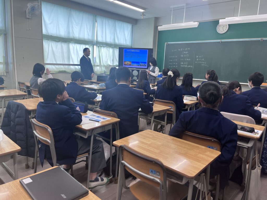 横浜市立都岡中学校職業講話中の様子