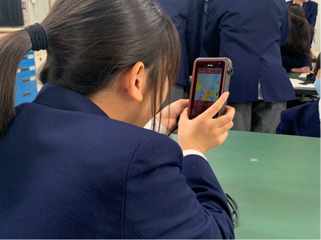 横浜市都岡中学校職業講話中の様子