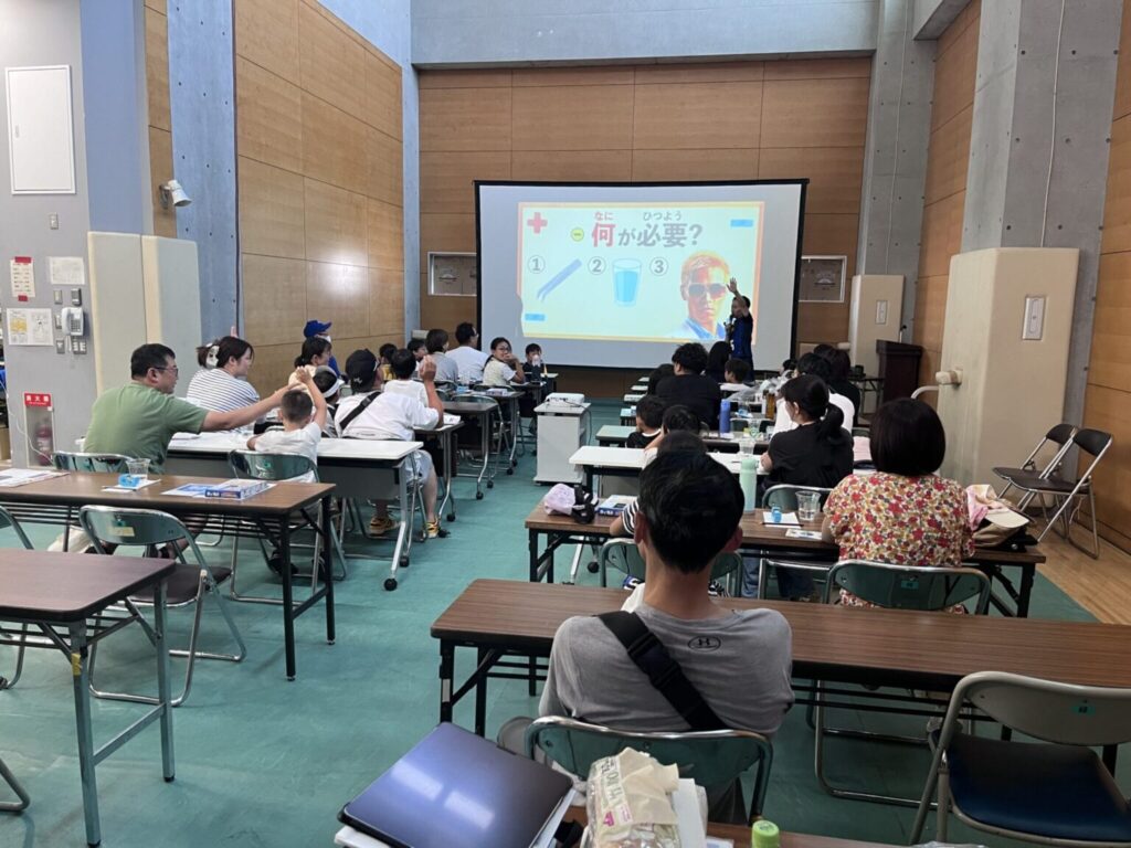 夏のわくわく防災体験会、「防災ライト工作教室」の様子