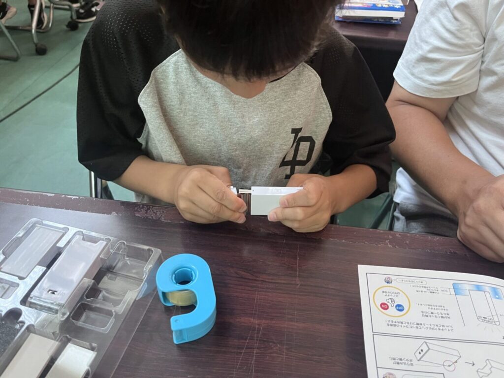 夏のわくわく防災体験会、「防災ライト工作教室」の様子