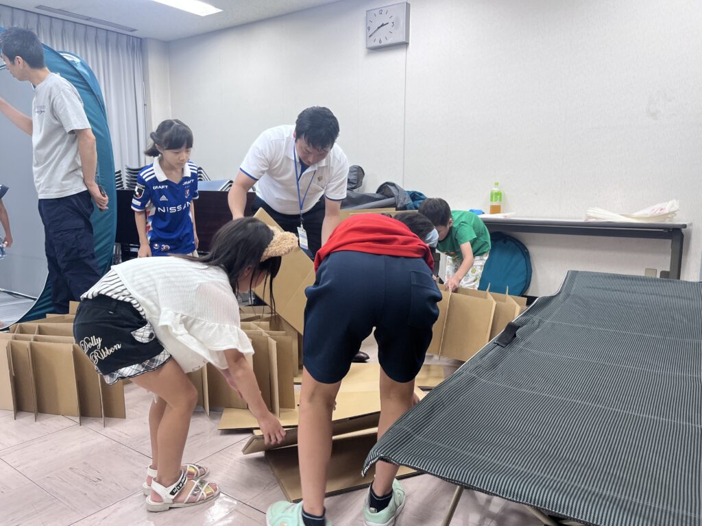 ダンボールベッド組み立て体験